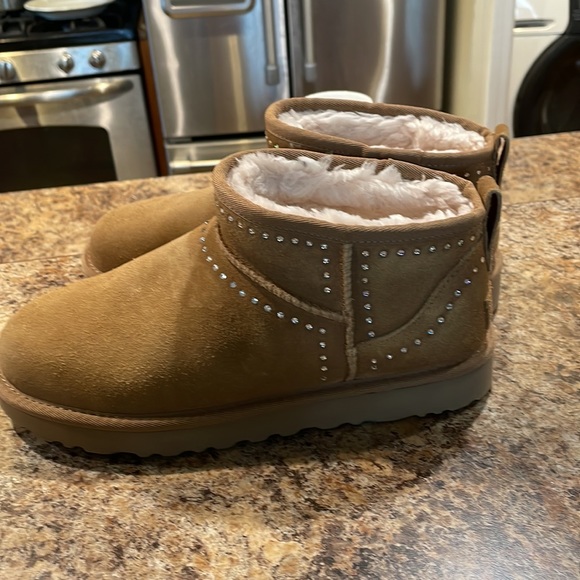 新品〉UGGアグ【24】W Classic Ultra Mini Bling 新品〉UGGアグ【24】W